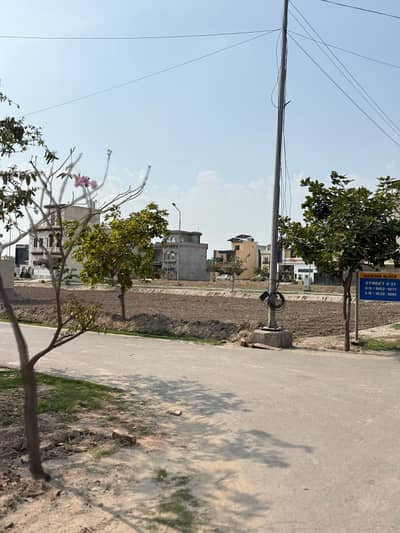 INVESTAR RATE 5 MARLA PLOT AVAILABLE PLATINUM BLOCK