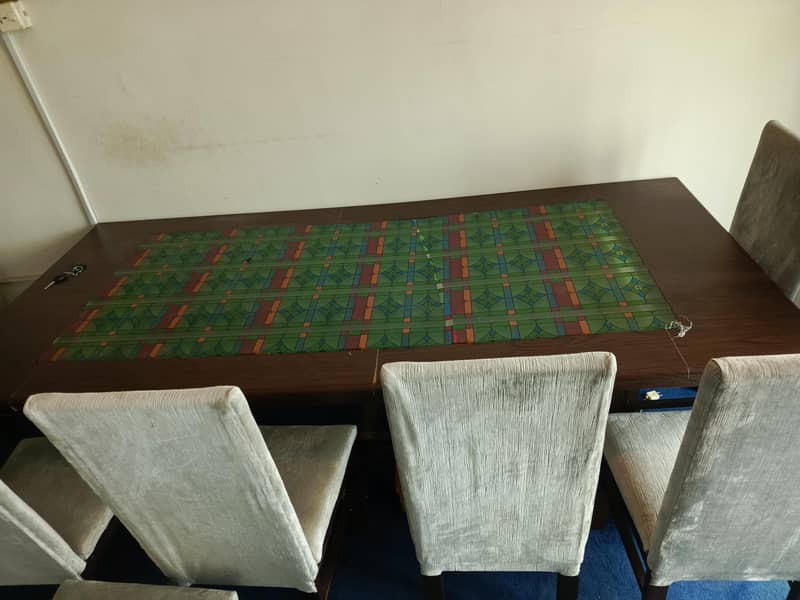 DINING TABLE 6