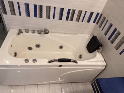 Brand new jacuzzi | Bath tub | Excellent condition