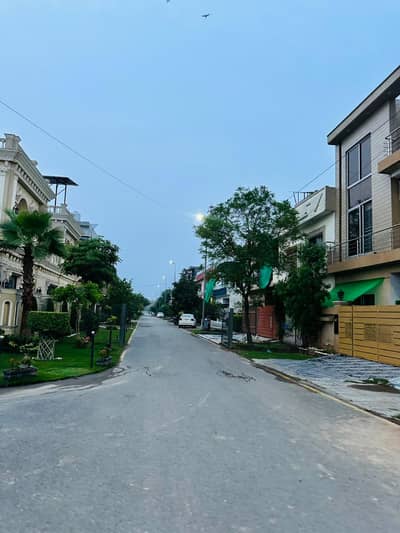 5 MARLA VIP HOT LOCATION PLOT IN TULIP BLOCK