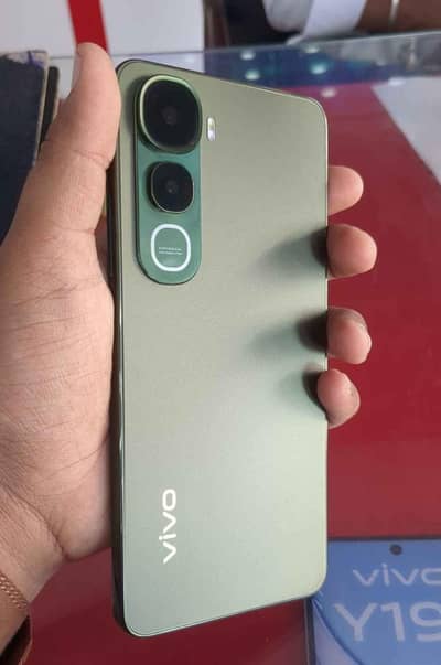 vivo y400   10/10 condition