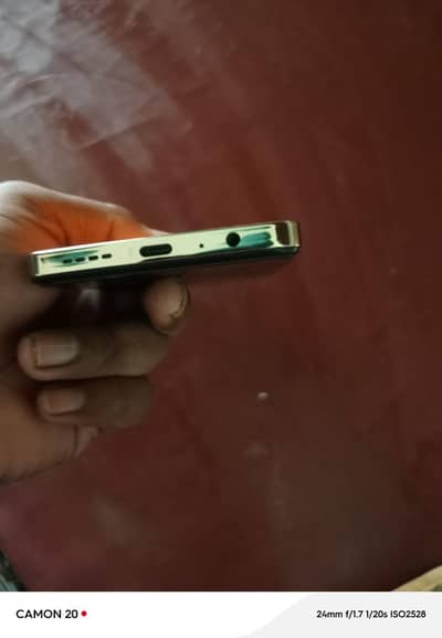 all ok hai 10by10 condition hai box charger available hai