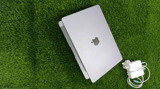 Apple Macbook Air 2024, 13.6 inch, Apple M3 Chip, 16GB RAM, 256GN SSD