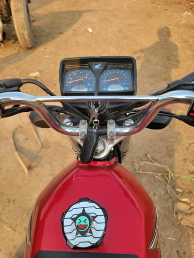 Honda 125 2022 self start totally genuine good condition  03281386119