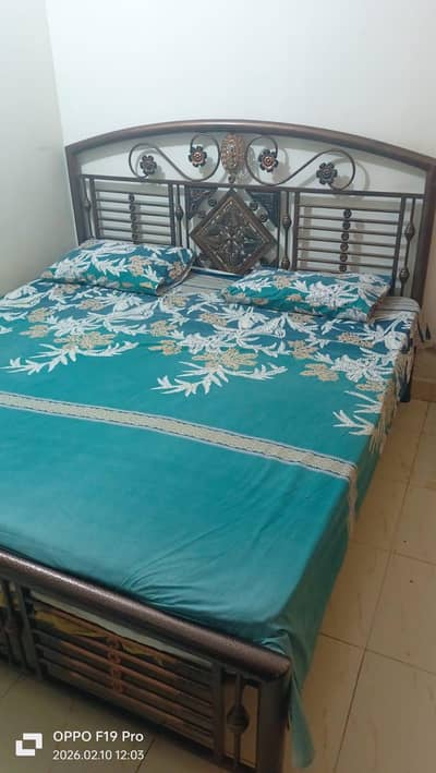 iron bed king size