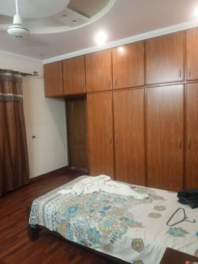 10Marla house for sale 3bad attached bathroom TV launch kitchen marble flooring woodwork good location man approach