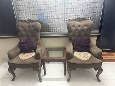 chairs with coffee table