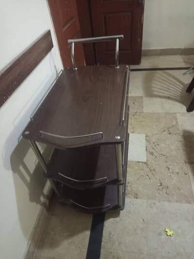 it's a good condition wooden tea trolley