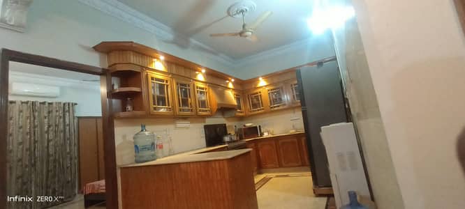 three bed dd portion for rent in johar