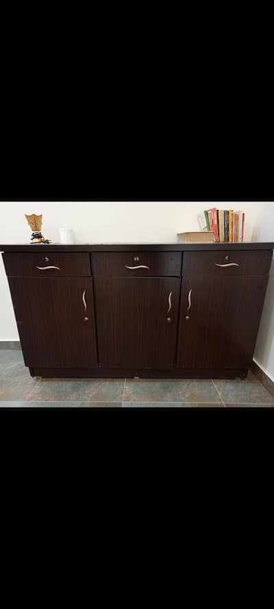 3 cupboards and 3 drawers diviter/wardrobe with furnished topper