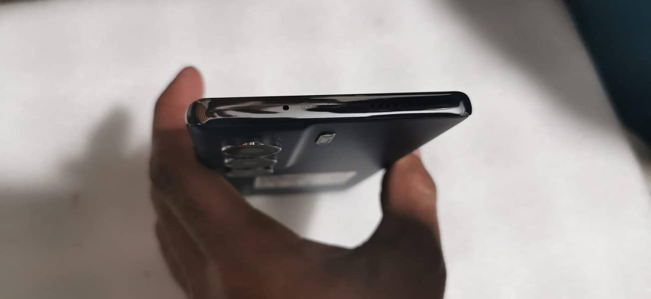 TECNO CAMON 40 PRO 6