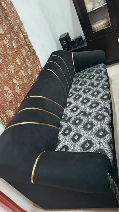 Black sofa set 6 seter 10by10 condition