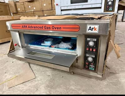 pizza oven / pizza perp table / fryers