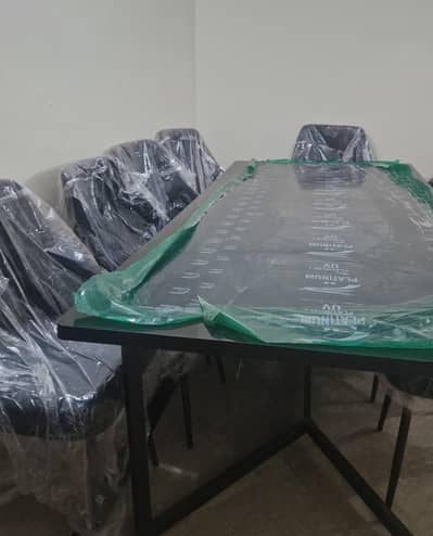 8 seater dining table (new)