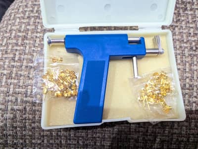 Ear piercing gun