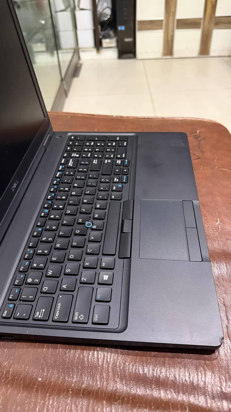 Dell Precision 3530 1