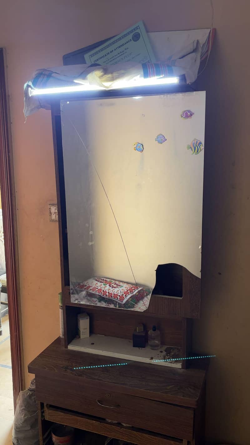 simple single wardrobe 0