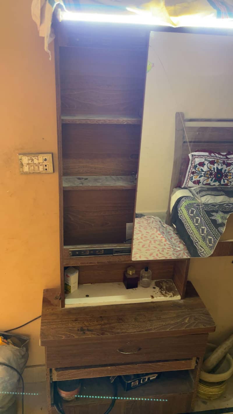 simple single wardrobe 1