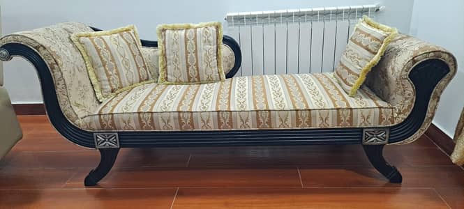 Dewan and center table for sale A one new condition