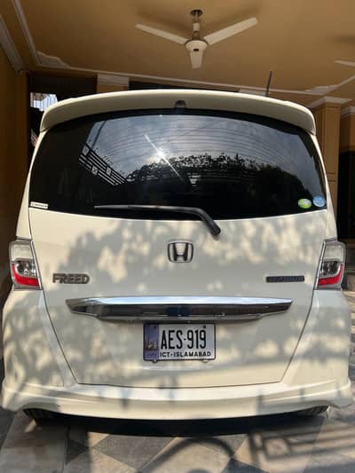 Honda freed 2014 hybrid - Spacious 7- Seater MPV