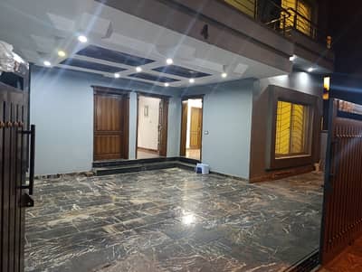 8 Bedroom House With Gas With Beautiful Lawn