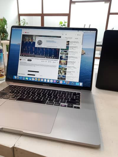 MacBook Pro 2019 | 32GB i9 | Dedicated 4GB Graphics | Like New