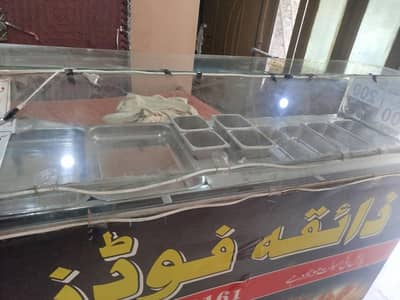 samosa and dahi bhala counter