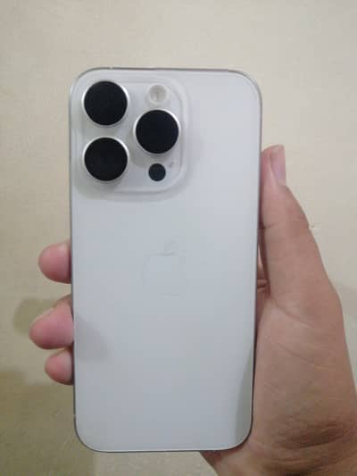 IPHONE 15 PRO LIKE NEW