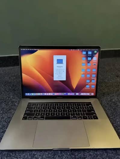 MacBook pro 2016 15 inch i7