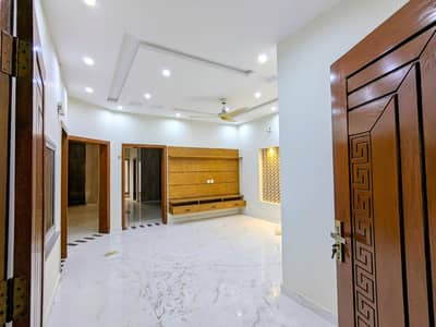 Elegant & Like Brand New 10 Marla House Bahria Town