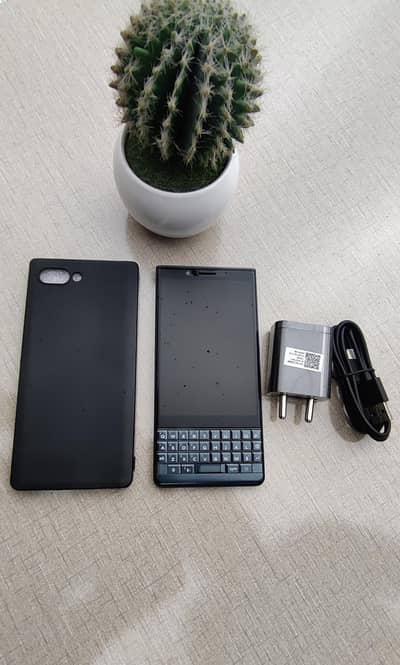 Blackberry key 2 in good condition (Non pta)