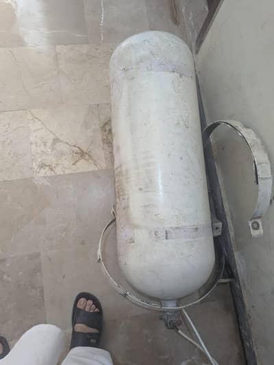 Cng Cylinder With Kit Available- Highroof Bolan Cylinder