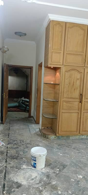 10 MARLA UPPER CENTER PORTION FOR RENT