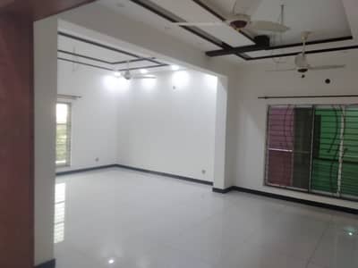 10 MARLA DOUBLE UNIT FULL HOUSE AVAILABLE FOR RENT IN PU PHASE 2 NEAR WAPDA AND UCP