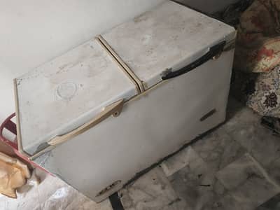 Double door Freezer for sell all ok hai bilkul thk chalta hai baki