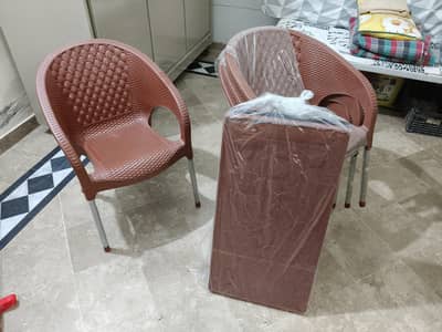 4 chairs and 1 table for sale