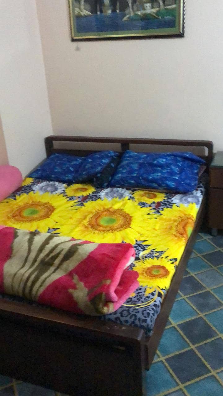 bed with side tables 6