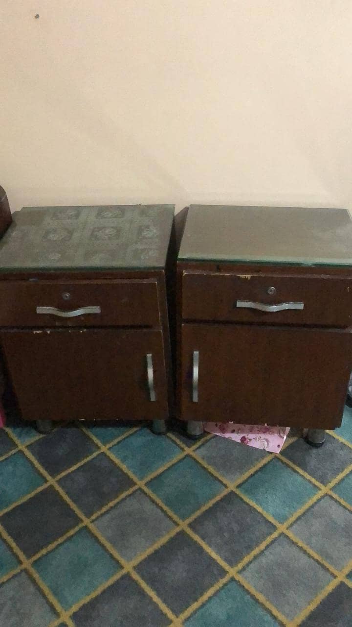 bed with side tables 9