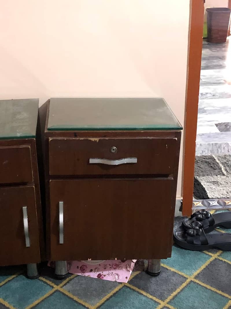 bed with side tables 15