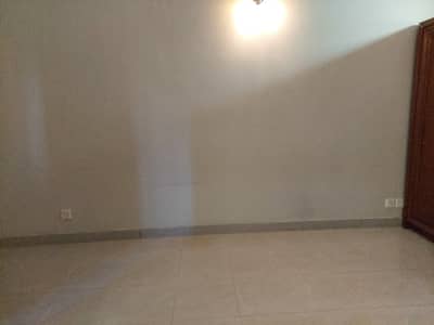 Upper Portion Extremely Neat And Clean Out Class Location 3 Bedrooms Drawing Lounge Kitchen Terrace Near Karsaz Road