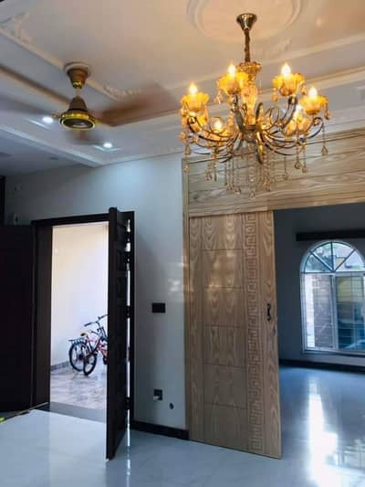 500 Yard Main Karsaz New Bungalow Top Class Location Huge Garden Parking Servant Room Reasonable Demand