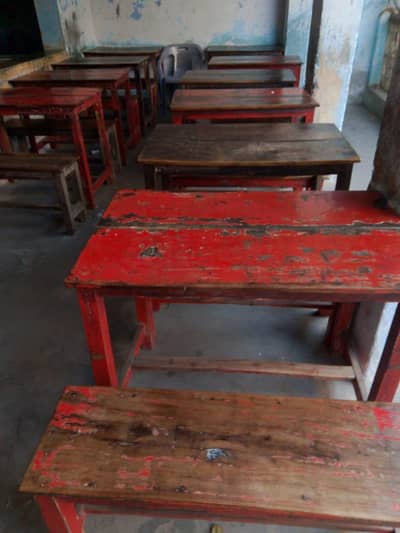 school dask and table  in wood . 45 set of table and dask for sale.