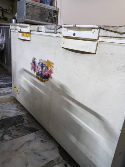 I am selling waves deep freezer double door  hai