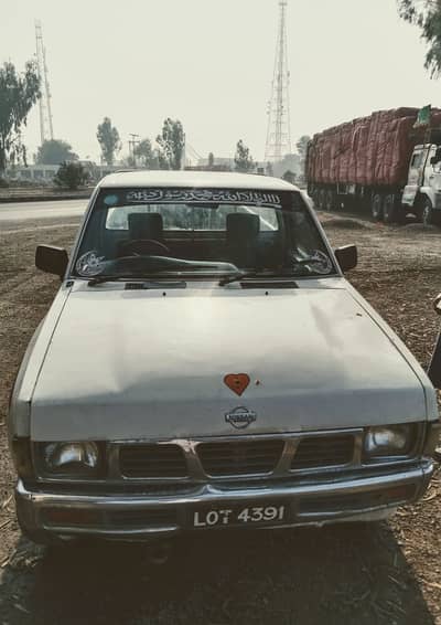 Nissan Pick up 1994 model white colour