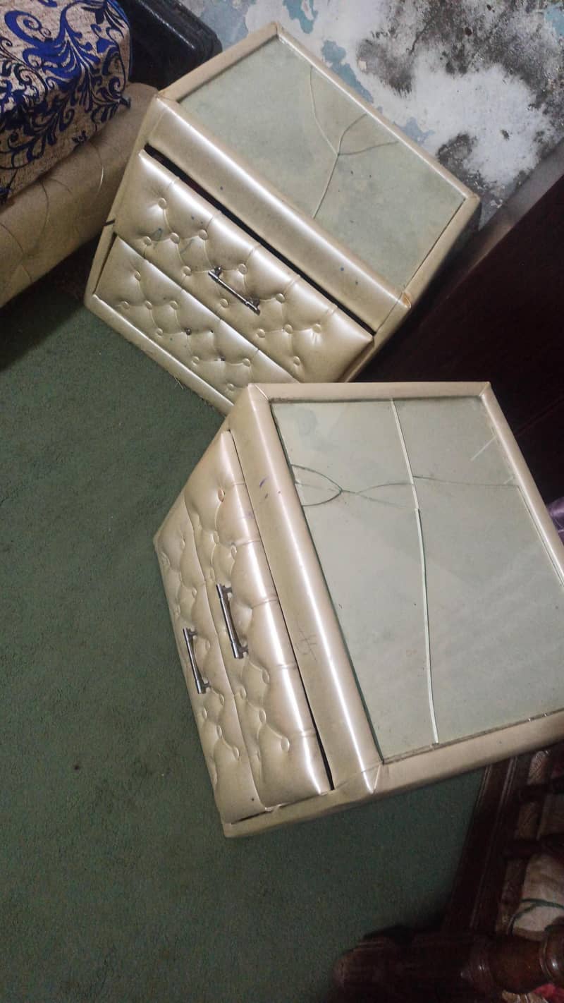 King Bed includes 2 sides table 2