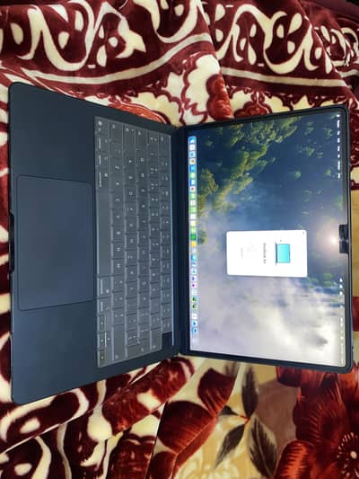 MacBook Air 13” 16GB RAM 256GB in Warranty