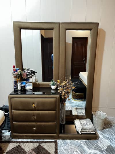 COMPLETE BED SET AND DRESSING SOLID WOOD AND VELVET