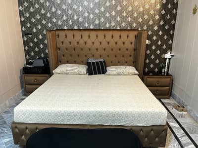 COMPLETE BED SET AND DRESSING SOLID WOOD AND VELVET