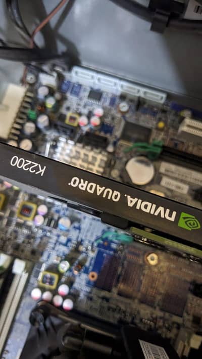 Workstation Intel Xeon Z420 Best For Editing and Gamming