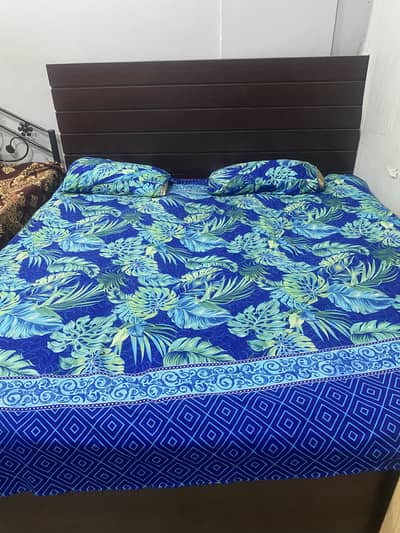 bed 1 year used only like new